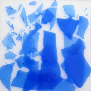 Optul Glass,confetti for float glass,COE 82,transparent,light blue,code 0052,ca. 100 g,item number 3590350.