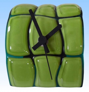 Table clock,light green,dark green,opaque,ca. 7,5 x 10 x 13 cm