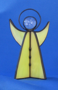 Standing angel,stained glass,yellow,opalescent,with faceted glass stone,clear,height ca. 9,5 cm,item number 30039C,manufactured in our own atelier.Carmen Harusta,Glasinsel ®,Goettingen,Germeny (front view).