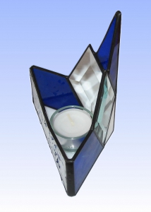 Tea light holder,stained glass,tiffany technique,blue,white,with diamond bevels,height ca. 14,5 cm,manufactured in our own atelier,item number 10028-B.Carmen Harusta,Glasinsel ®,Goettingen,Germany.