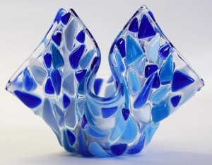 Glass tea light holder,dark blue,blue,light blue,turquoise blue,white on clear,height ca. 10 cm,diameter ca. 15 cm,manufactured in our own studio,item number FW11.Carmen Harusta,Glasinsel ®,Göttingen,Germany. (image 2).