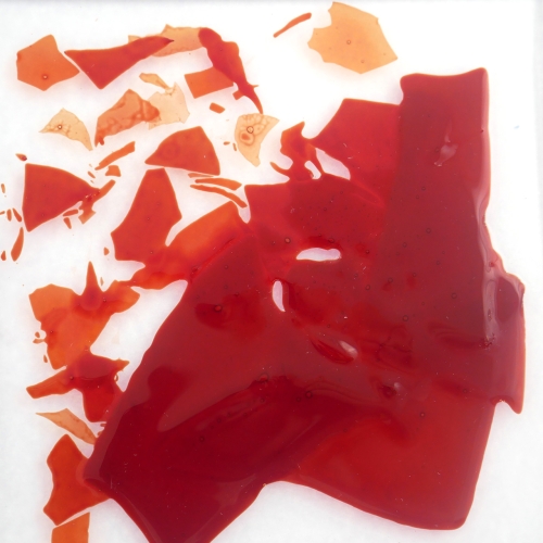 Optul Glass,confetti for float glass,COE 82,transparent,cherry red,code 1045,ca. 100 g,item number 3589950.