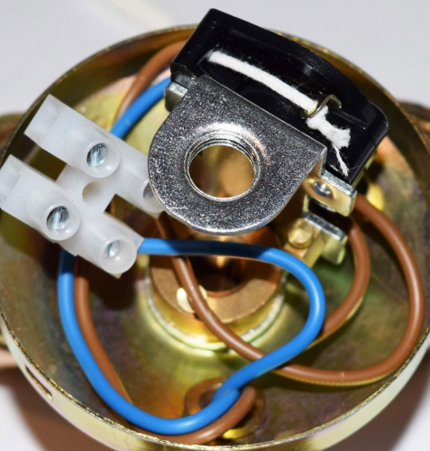 Double cluster body,2 x E27,brass,with pull switch,ever max. 75 Watt,item number 2022500,inside view with wiring.