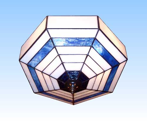 Deckenleuchte " Chinahut ",Tiffany-Glaskunst,weiss,blau-türkis graniert,Durchmesser ca. 27 cm,Artikelnummer 4000,gefertigt in unserer eigenen Werkstatt in Göttingen,Deutschland,Ansicht von schräg unten.