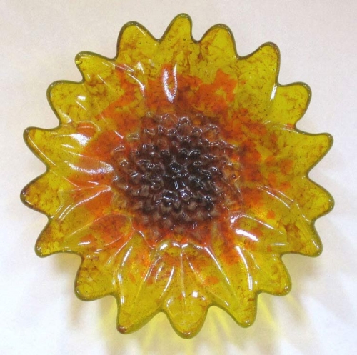 Glass bowl " Sunflower ",yellow,dark yellow,light amber,amber,dark amber,brown,diameter ca. 20 cm,height ca. 4,5 cm,item number 120029,manufactured in our own studio in Goettingen,Germany.
