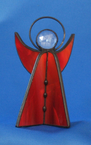 Standing angel,stained glass,red,light orange,opalescent,with faceted glass stone,clear,height ca. 9,5 cm,item number 30039A,manufactured in our own atelier.Carmen Harusta,Glasinsel ®,Goettingen,Germeny (front view).