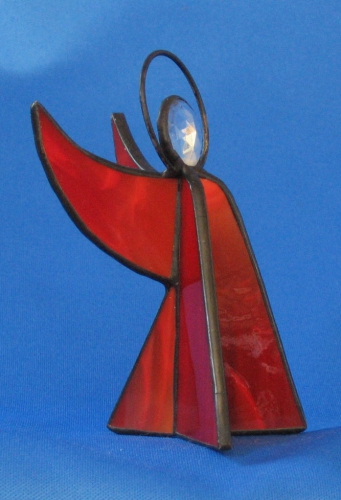 Standing angel,stained glass,red,light orange,opalescent,with faceted glass stone,clear,height ca. 9,5 cm,item number 30039A,manufactured in our own atelier.Carmen Harusta,Glasinsel ®,Goettingen,Germeny (side view).