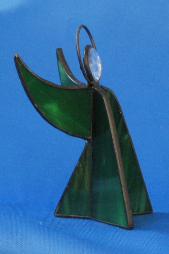 Standing angel,stained glass,dark green,opalescent,with faceted glass stone,clear,height ca. 9,5 cm,item number 30039E,manufactured in our own atelier.Carmen Harusta,Glasinsel ®,Goettingen,Germeny (side view).