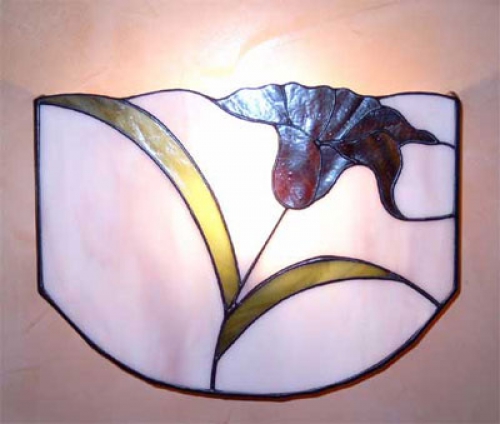 Wall lamp " Blüte ",stained glass,light pink,olive-green,dark red-brown,width ca. 24 cm,height ca. 18 cm,item number 3044,manufactured in our own atelier.Carmen Harusta,Glasinsel ®,Goettingen,Germany.