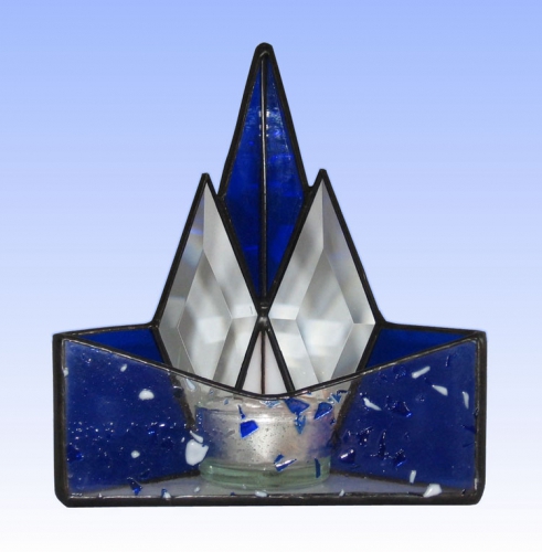 Tea light holder,stained glass,tiffany technique,blue,white,with diamond bevels,height ca. 14,5 cm,manufactured in our own atelier,item number 10028-B.Carmen Harusta,Glasinsel ®,Goettingen,Germany.