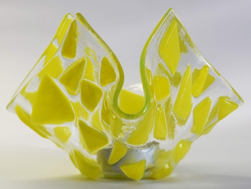 Glas-Windlicht für Teelicht,gelb auf klar,Höhe ca. 10 cm,Durchmesser ca. 15 cm,gefertigt in unserem eigenen Atelier,Art.Nr. FW16.Carmen Harusta,Glasinsel ®,Göttingen,Deutschland. (Abb. 2).