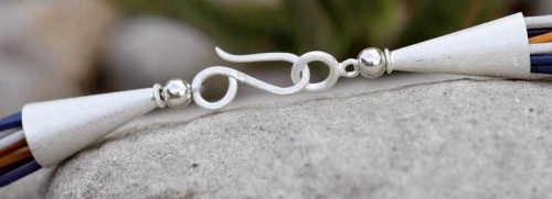 Endkappe,Kegel,ca. 11 x 23 mm,mit Loch,925er Sterling Silber,gebürstet,Artikelnummer 3483B (Anwendungsbeispiel).