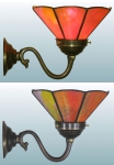 Wandleuchte,Wandfluter mit antikem Wandarm und mit Lampenschirm,Durchmesser ca. 17,5 cm,Tiffany-Glaskunst,rot,orange,gelb,Opalescentglas,gemottelt,Artikelnummer 70028001 b.Carmen Harusta,Glasinsel ®,Göttingen,Deutschland.
