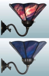 Wandleuchte,Wandfluter mit antikem Wandarm und mit Lampenschirm,Durchmesser ca. 21 cm,Tiffany-Glaskunst,blau,violett,rosa,Opalescentglas,Artikelnummer 70028003 c.Carmen Harusta,Glasinsel ®,Göttingen,Deutschland.